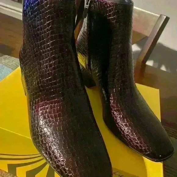 Circus by Sam Edelman gorgeous Daysi, Burgundy Crocpt - Picture 2 of 8